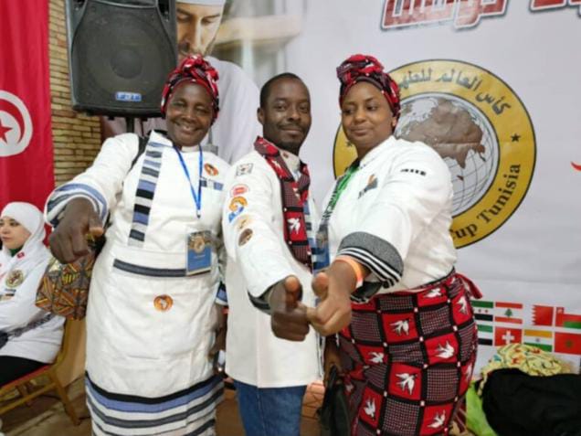 Des chefs burkinabè célébrant leur sacre